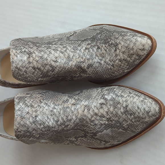 Chinese Laundry Snakeskin Print Western Heeled Booties 7 Gray Silver Metallic - Picture 4 of 16
